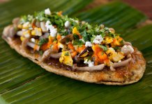 Huarache oval tortilla with toppings