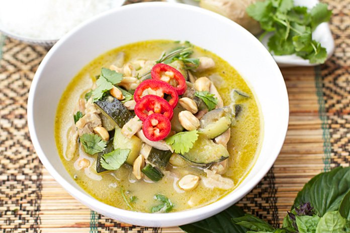 Kaeng Khiao Wan Thai green curry)