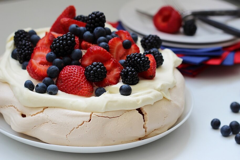 Pavlova (Australian meringue dessert) Chowcation